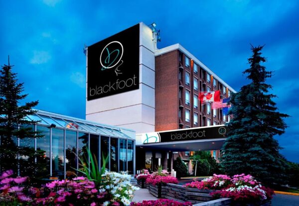 Friday or Saturday Night Stay at Hotel Blackfoot in Jacuzzi Suite - Image 2